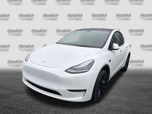 Used 2022 Tesla Model Y Long Range image 8