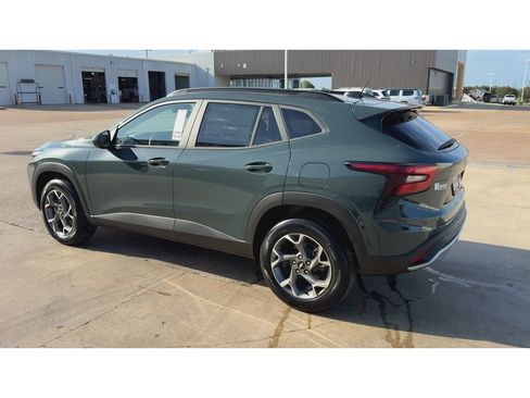 New 2026 Chevrolet Trax LT w/ LT Convenience Package FWD image 6