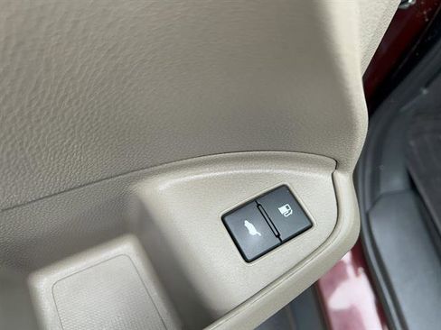 Used 2018 Honda Pilot Touring image 11