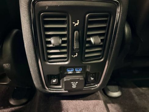Used 2018 Jeep Grand Cherokee Overland AWD/4WD image 43