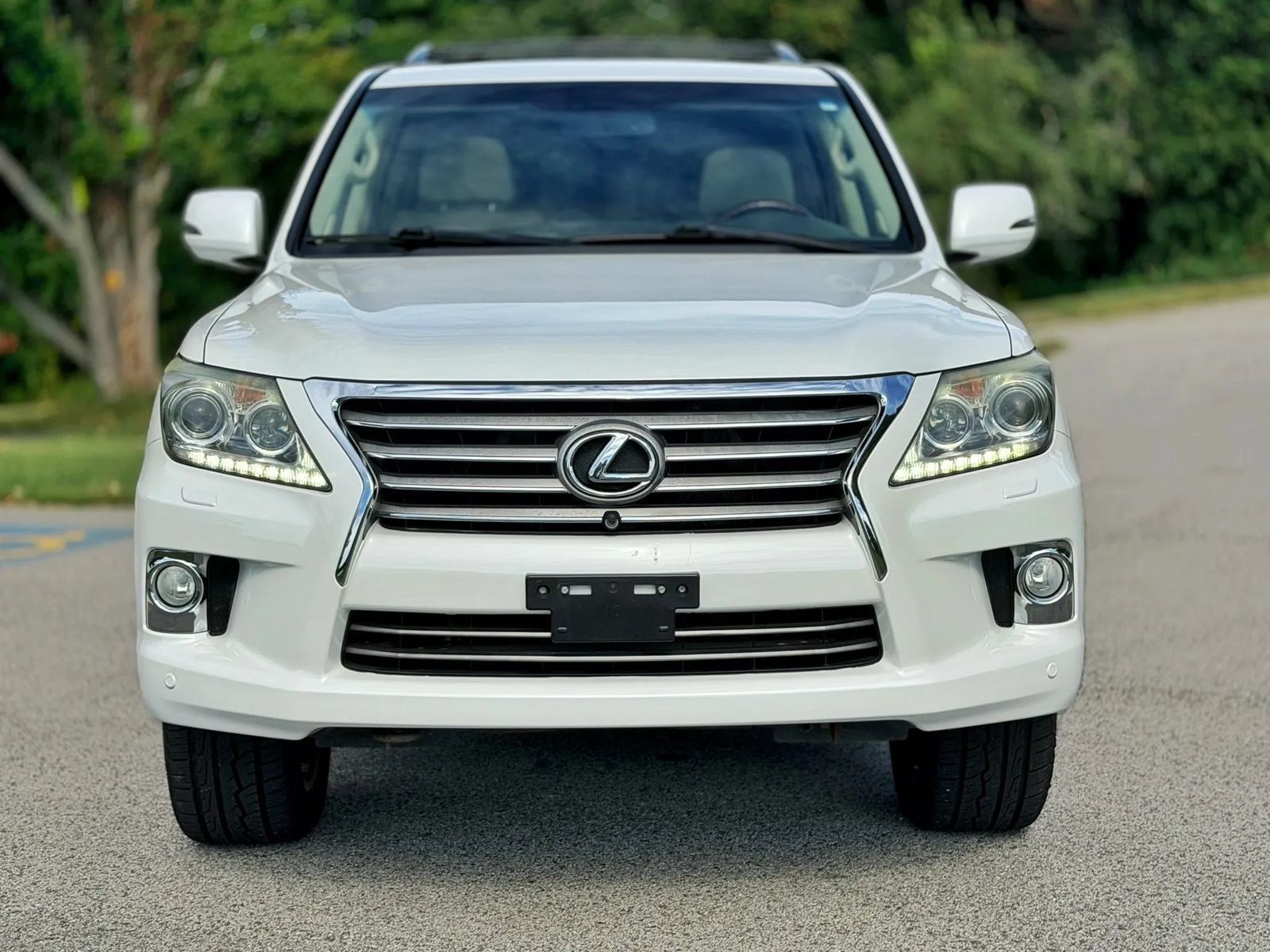 Used 2013 Lexus LX 570 4WD w/ Luxury Pkg image 17