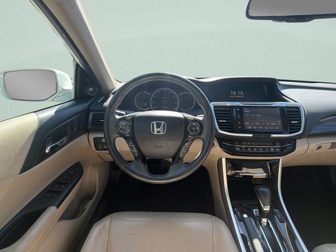 Used 2017 Honda Accord Touring image 12
