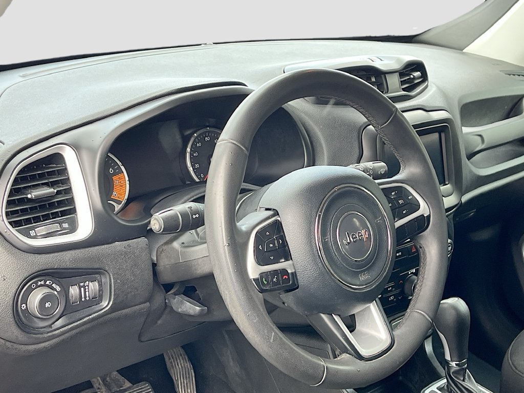 Used 2021 Jeep Renegade Latitude AWD/4WD image 9