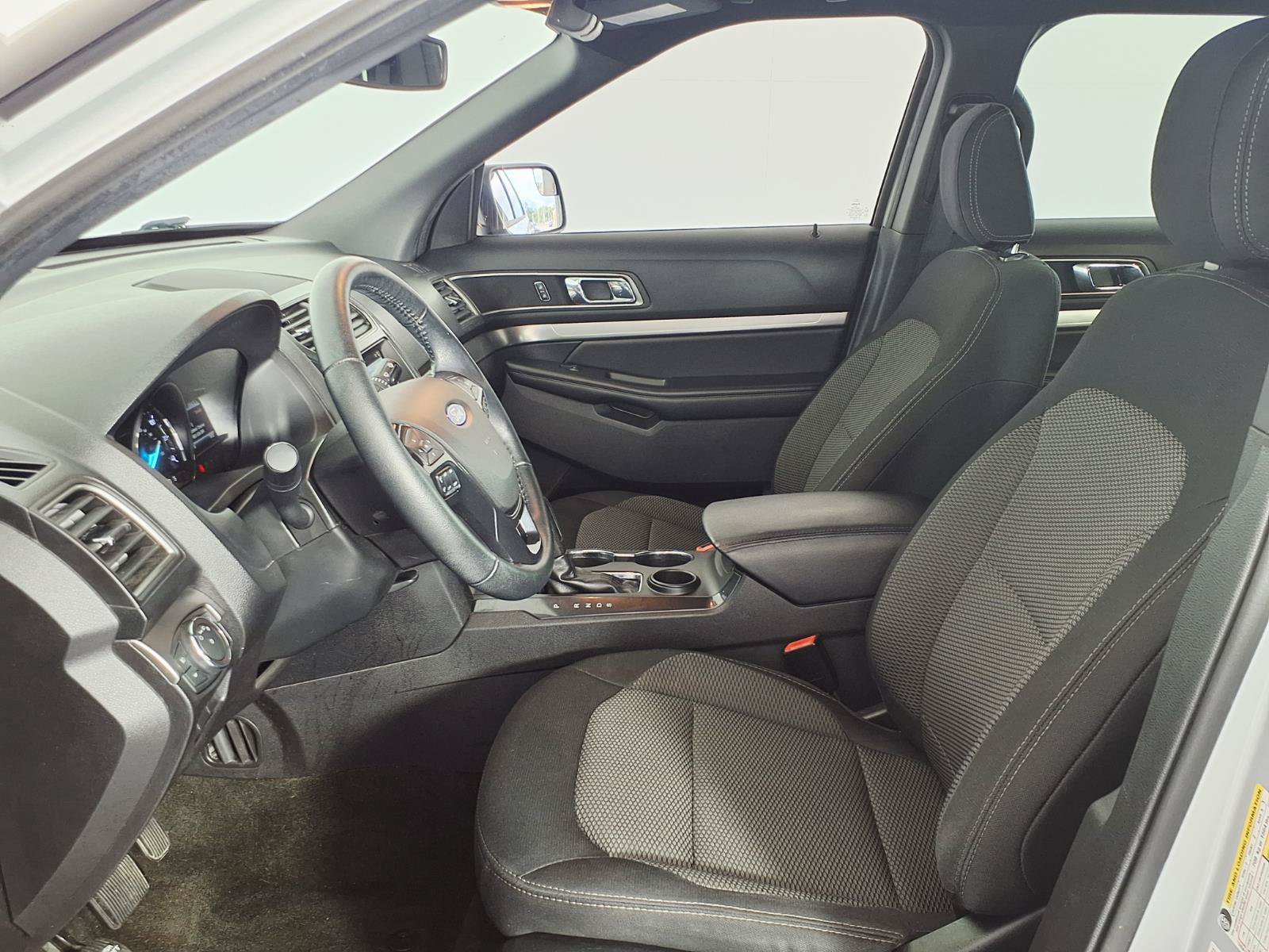 Used 2018 Ford Explorer XLT w/ Equipment Group 201A FWD image 9