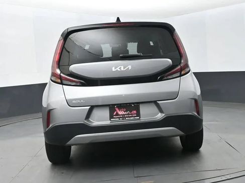 Used 2023 Kia Soul LX w/ LX Technology Package FWD image 8