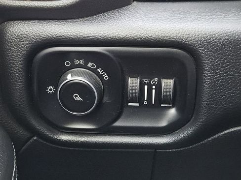 Used 2019 RAM 3500 Big Horn image 22