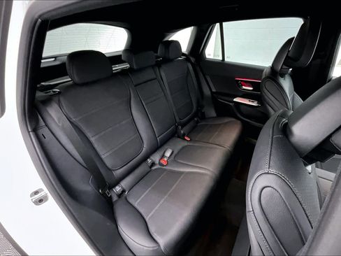 Used 2026 Mercedes-Benz GLC 300 image 17