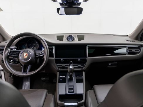 Certified 2023 Porsche Macan AWD/4WD image 11