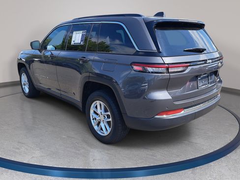 Used 2025 Jeep Grand Cherokee Laredo X w/ Luxury Tech Group I RWD image 7
