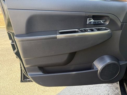 Used 2012 Jeep Liberty Limited Jet w/ Comfort/Convenience Group image 10