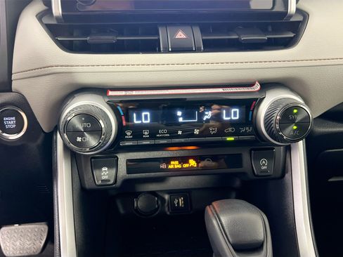 Used 2025 Toyota RAV4 XLE w/ Convenience Package image 27