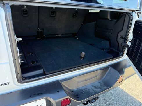 Used 2024 Jeep Wrangler Rubicon image 17