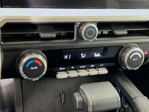 Used 2024 Toyota Tacoma TRD Off-Road image 15