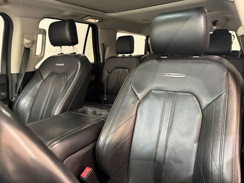 Used 2018 Ford Expedition Max Platinum AWD/4WD image 11