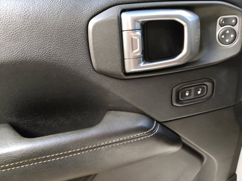 Used 2019 Jeep Wrangler Unlimited Sahara AWD/4WD image 27