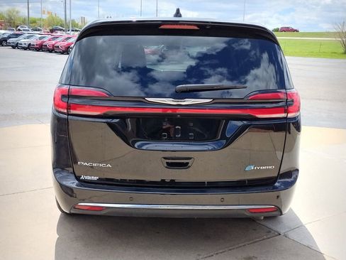 Used 2024 Chrysler Pacifica Limited FWD image 17