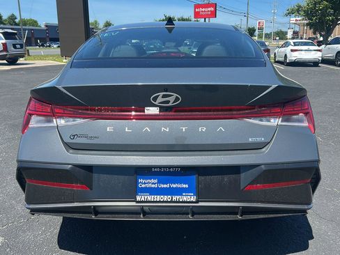 Certified 2025 Hyundai Elantra Limited FWD image 6