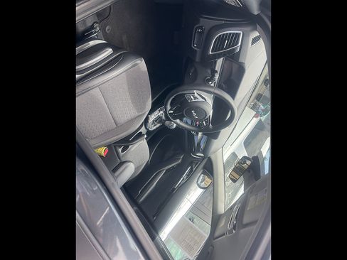 Used 2025 Kia Seltos X-Line AWD/4WD image 6