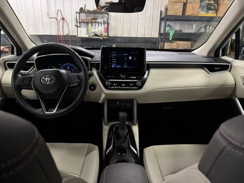 Used 2024 Toyota Corolla Cross XLE image 21