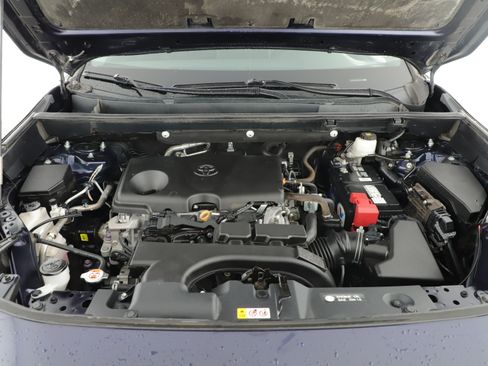 Used 2021 Toyota RAV4 XLE Premium FWD image 6