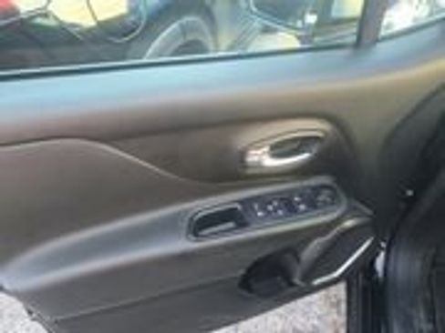 Used 2018 Jeep Renegade Limited w/ UConnect 8.4 Nav Group image 7