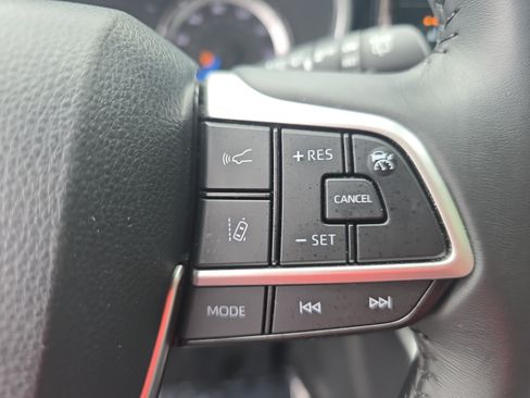 Used 2023 Toyota Highlander Bronze Edition FWD image 18