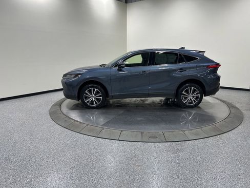 Used 2022 Toyota Venza LE image 9