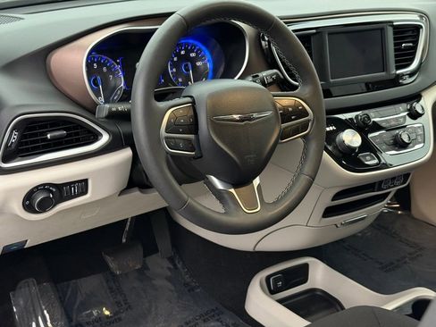 Used 2024 Chrysler Voyager LX image 11