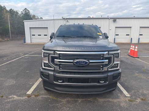 Used 2022 Ford F350 Limited image 2