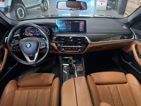 Used 2022 BMW 530i xDrive w/ Convenience Package image 2