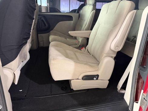 Used 2015 Dodge Grand Caravan SXT w/ UConnect Hands-Free Group image 12