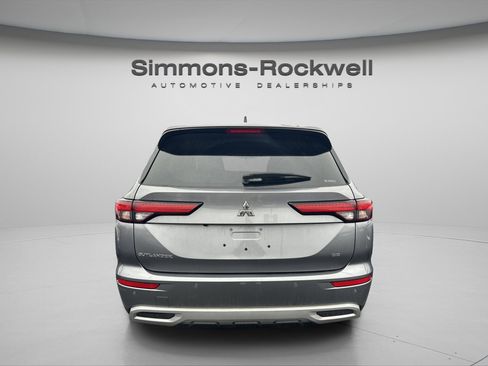 Used 2024 Mitsubishi Outlander SE image 10