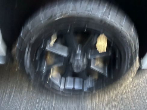 Used 2017 GMC Yukon SLT image 12