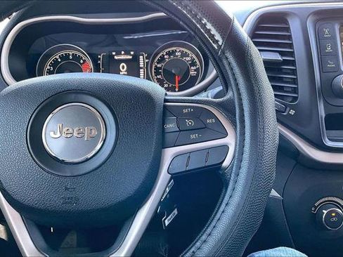 Certified 2016 Jeep Cherokee Sport FWD image 7