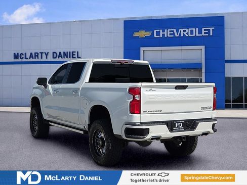 Used 2022 Chevrolet Silverado 1500 High Country w/ Technology Package AWD/4WD image 4