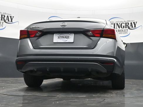 Used 2025 Nissan Altima 2.5 SV FWD image 31