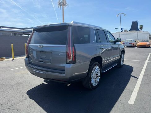 Used 2019 Cadillac Escalade Luxury AWD/4WD image 4
