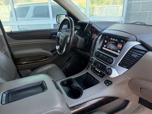 Used 2015 GMC Yukon XL SLT w/ Open Road Package AWD/4WD image 53