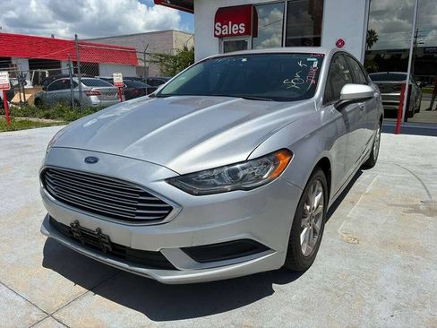 Used 2017 Ford Fusion SE FWD image 2