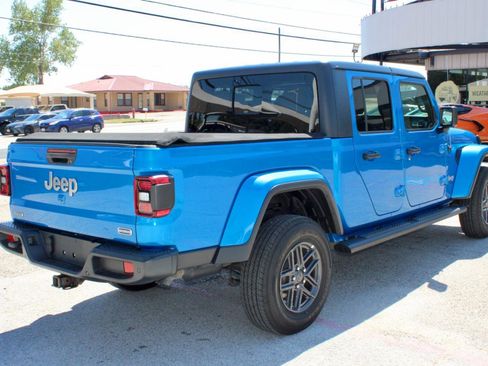 Used 2021 Jeep Gladiator Overland w/ Uconnect 4C Nav & Sound Group AWD/4WD image 3