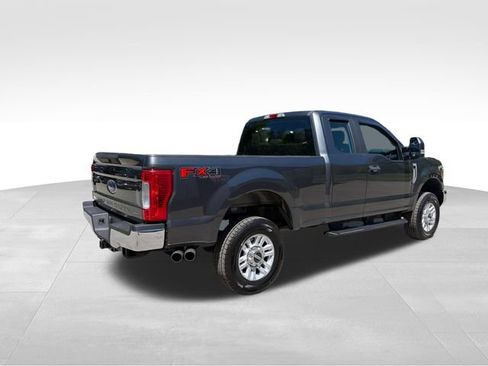 Used 2017 Ford F250 XL w/ STX Appearance Package AWD/4WD image 3