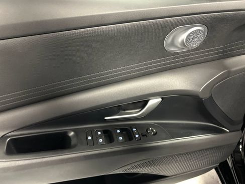 Used 2025 Hyundai Elantra SE FWD image 12