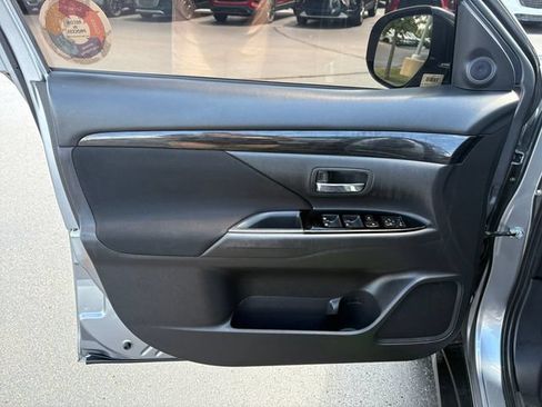Used 2018 Mitsubishi Outlander SE FWD image 18