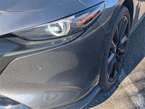 Used 2025 MAZDA MAZDA3 Hatchback w/Premium Plus Pkg image 9