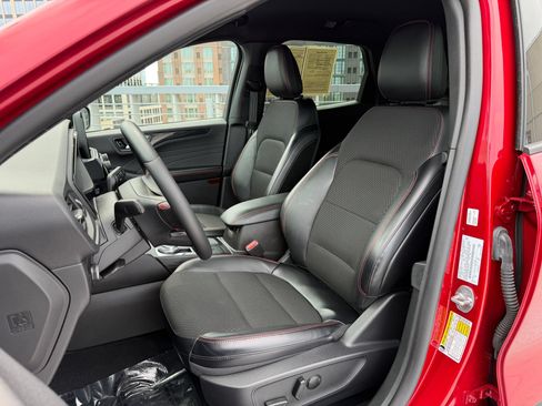Used 2025 Ford Escape ST-Line Select AWD/4WD image 5