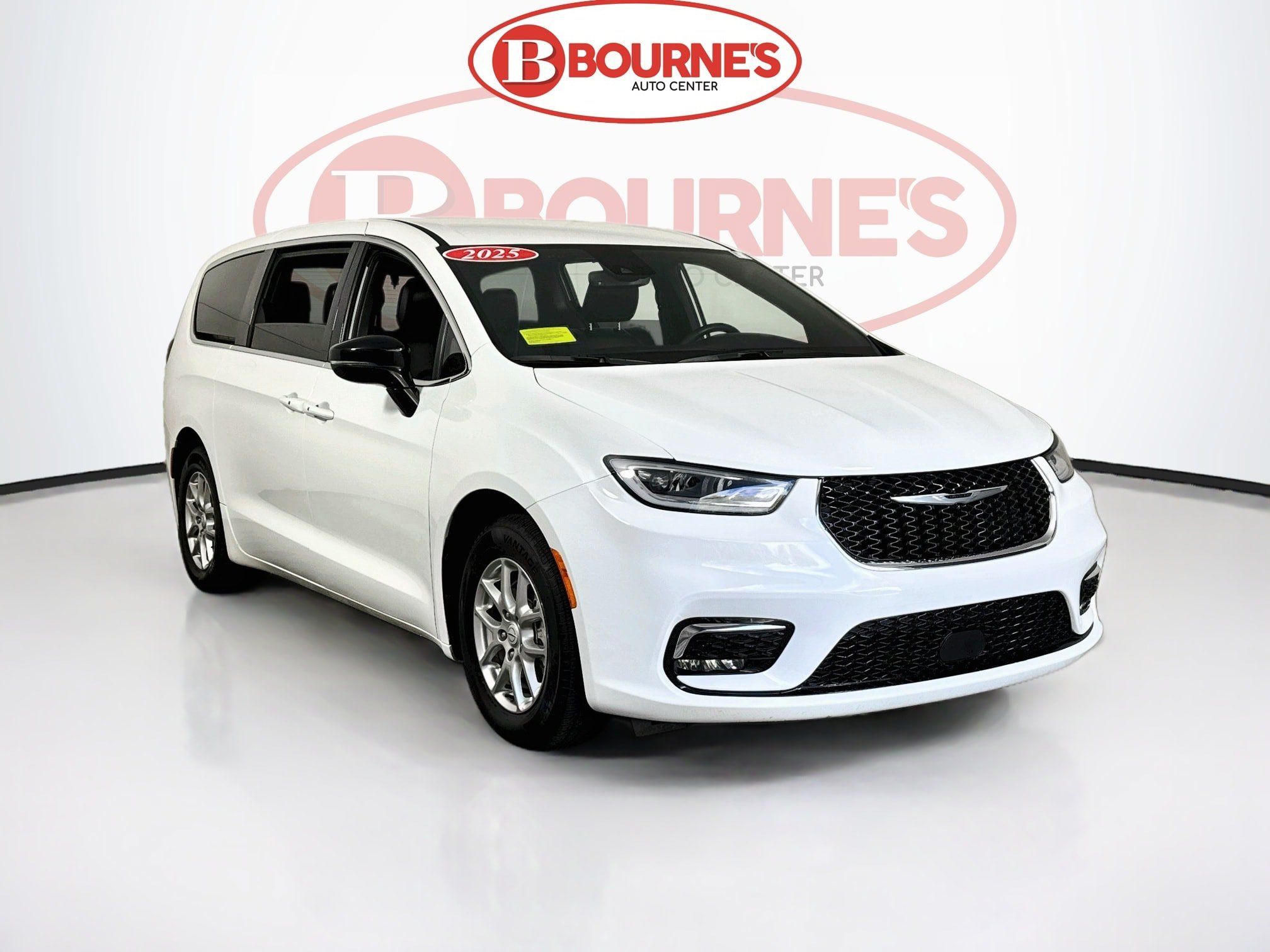 Used 2025 Chrysler Pacifica Select FWD image 1