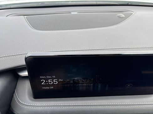 Used 2025 Genesis G70 2.5T image 18