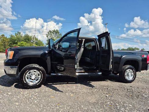 Used 2008 GMC Sierra 2500 SLT w/ Z71 Off-Road Package AWD/4WD image 9