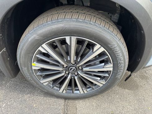New 2026 Nissan Pathfinder Platinum AWD/4WD image 9