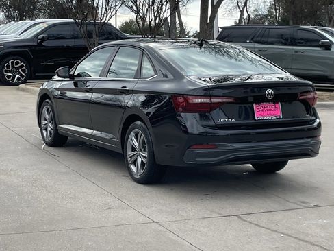 Used 2024 Volkswagen Jetta SE image 4